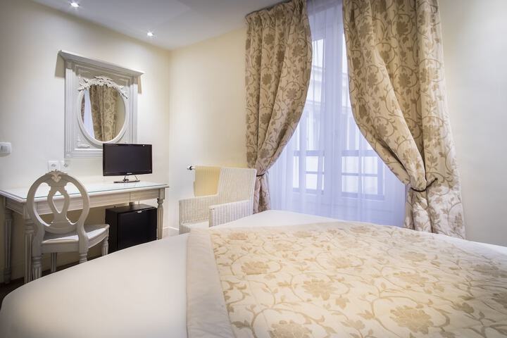 Room 5 of 52