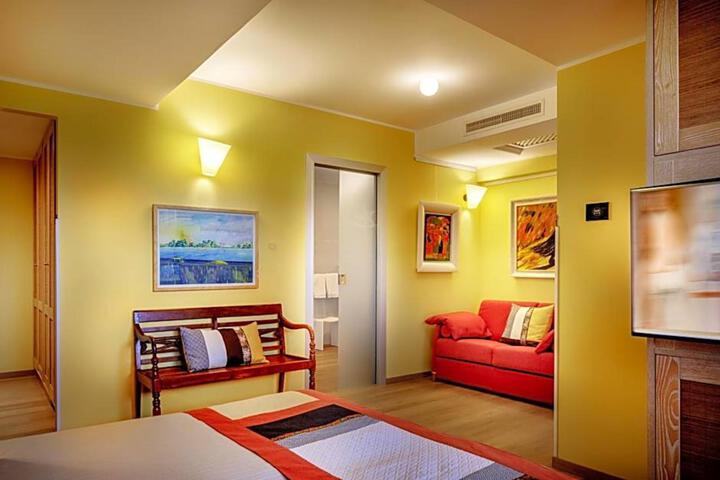 Room 103 of 116