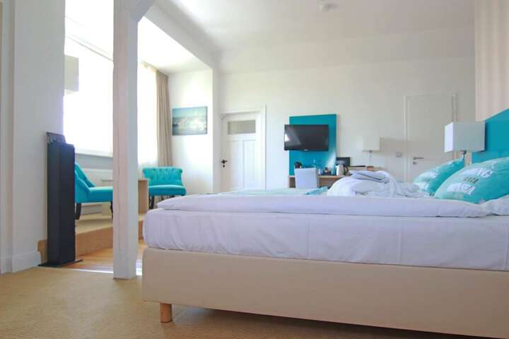 Room 28 of 106
