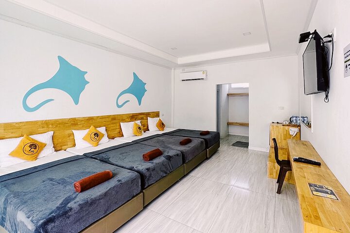 Room 2 of 10