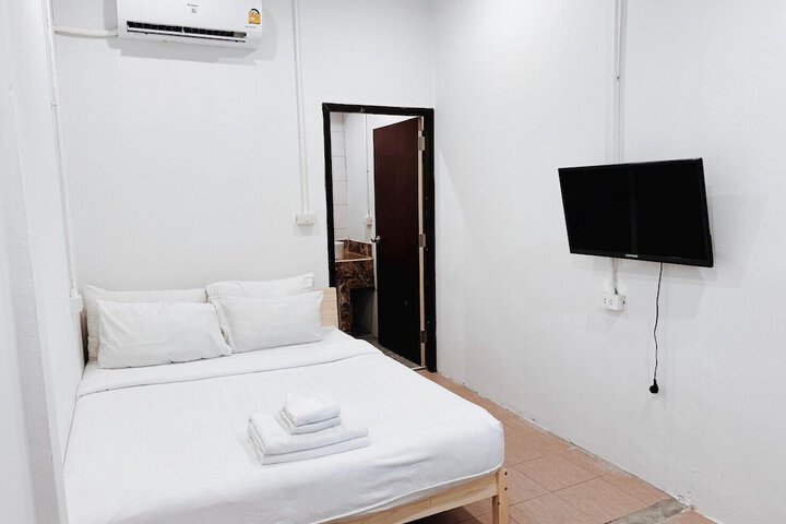 Room 42 of 99