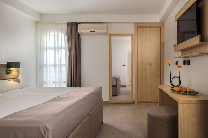 Room 6 of 24