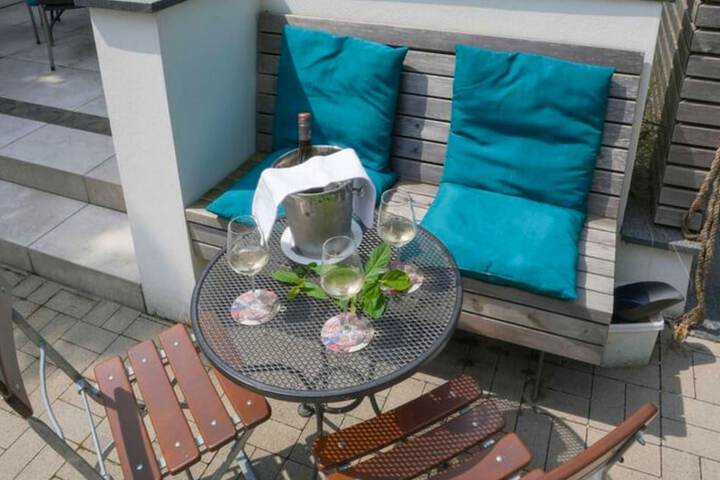 Sundeck 110 of 131