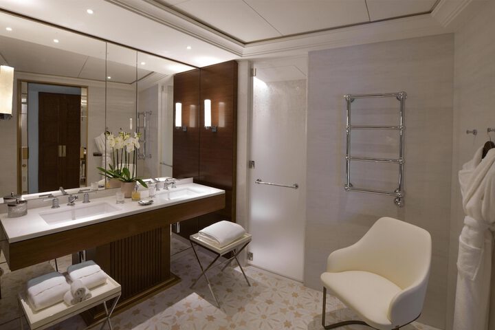 Room 48 of 61