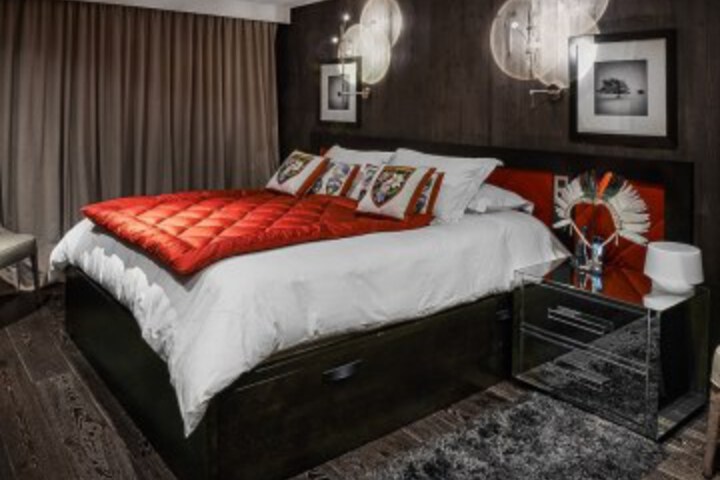 Room 9 of 13