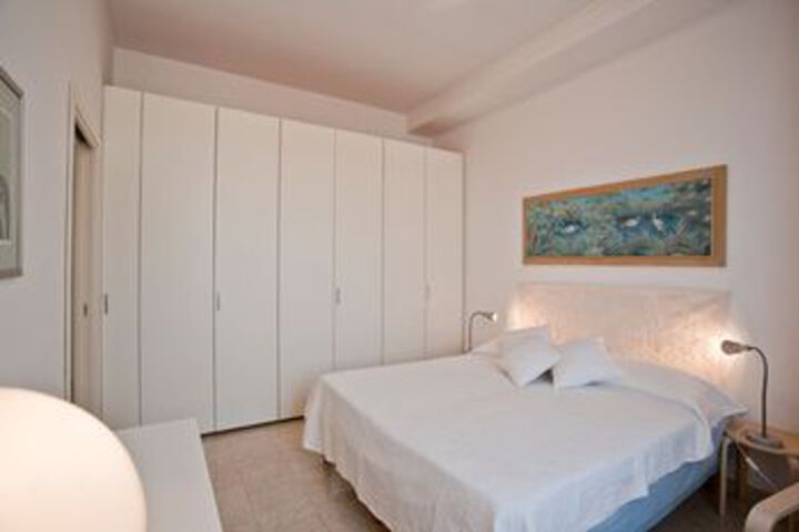 Room 4 of 12