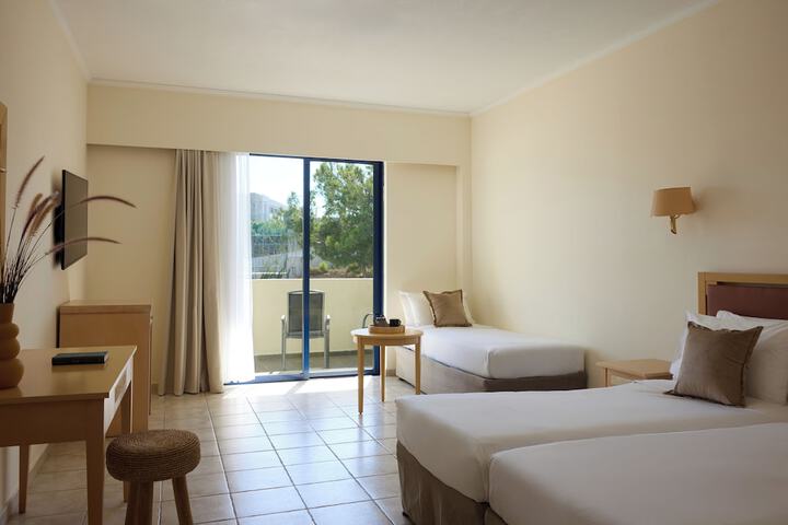 Room 30 of 212
