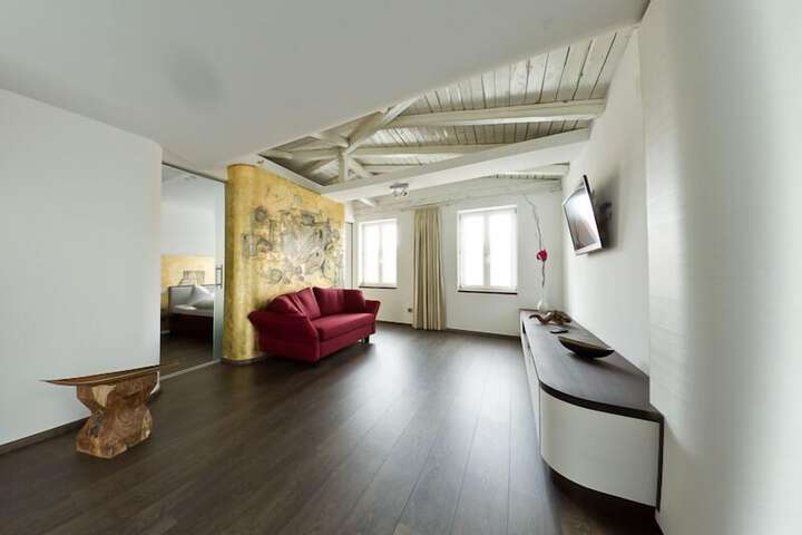 Room 17 of 38