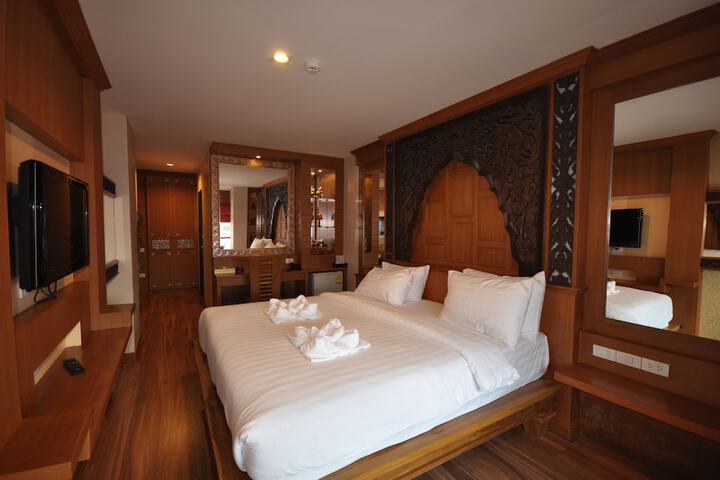 Room 52 of 83