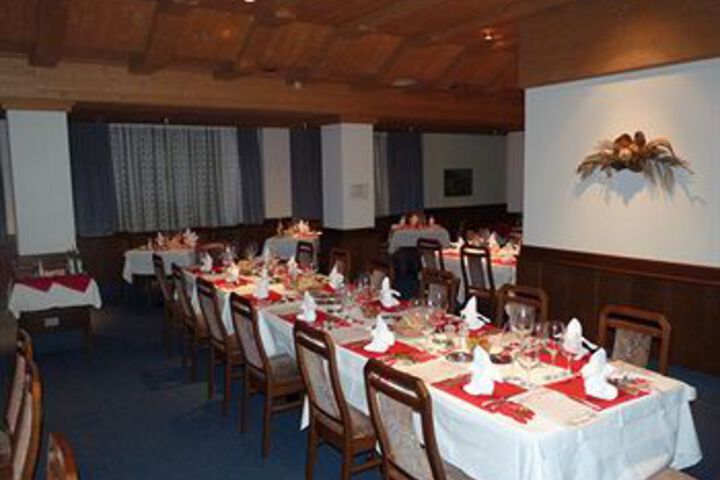 Dining 11 of 16