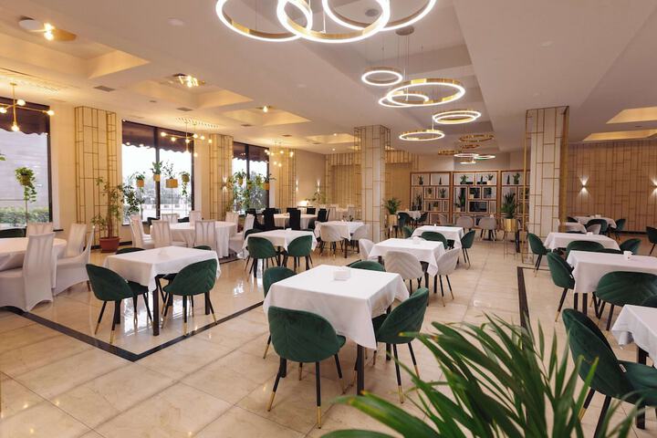 Dining 78 of 148