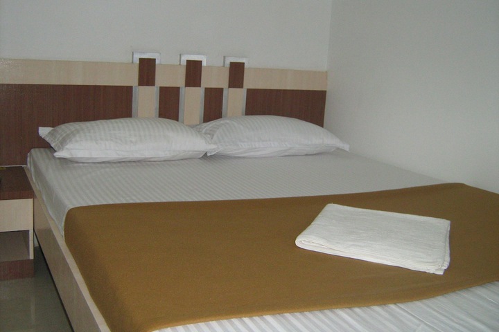 Room 15 of 42
