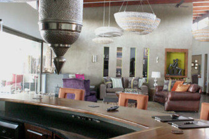 Lounge 19 of 25