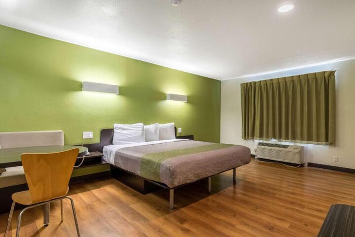 1 King Bed (11 of 11)