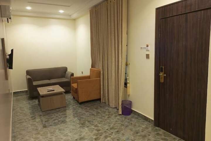 Room 9 of 48