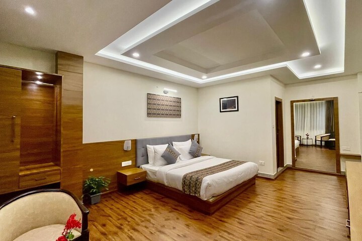 Room 8 of 13