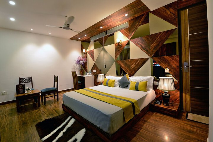 Room 32 of 48
