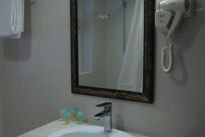 Room 21 of 32