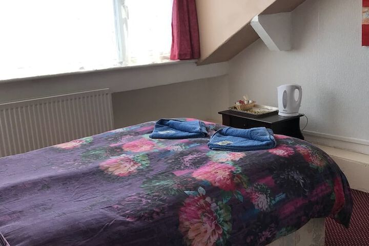 Room 2 of 37