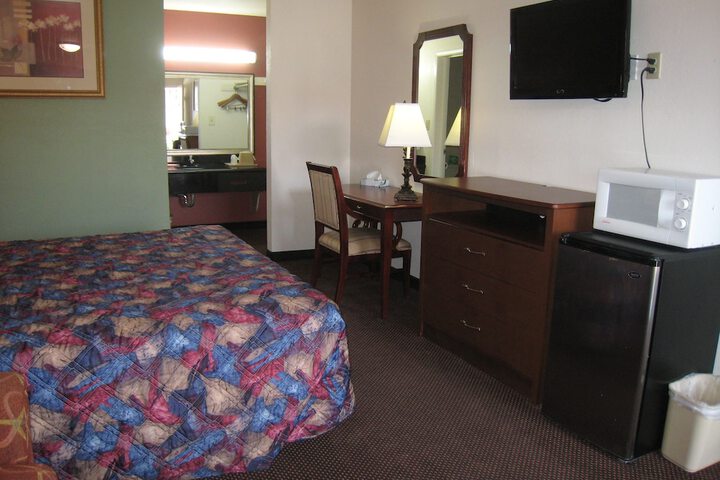 1 King Bed (2 of 6)