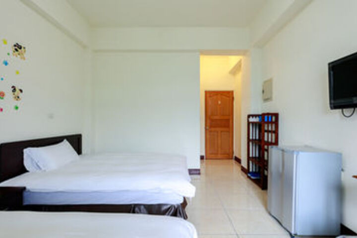 Room 10 of 18
