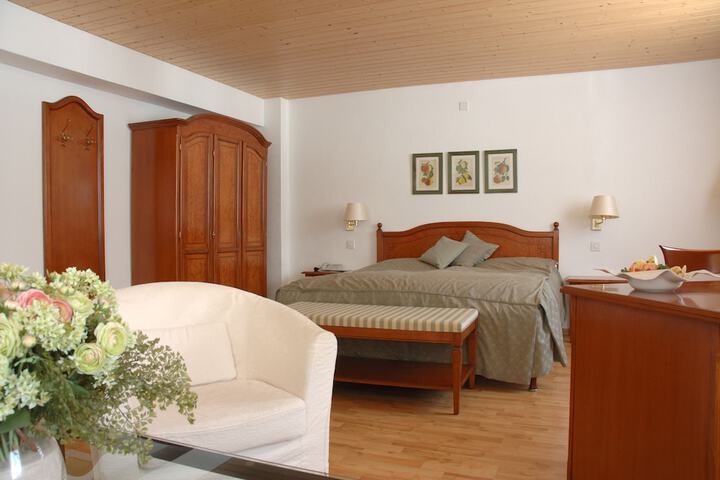Room 27 of 140