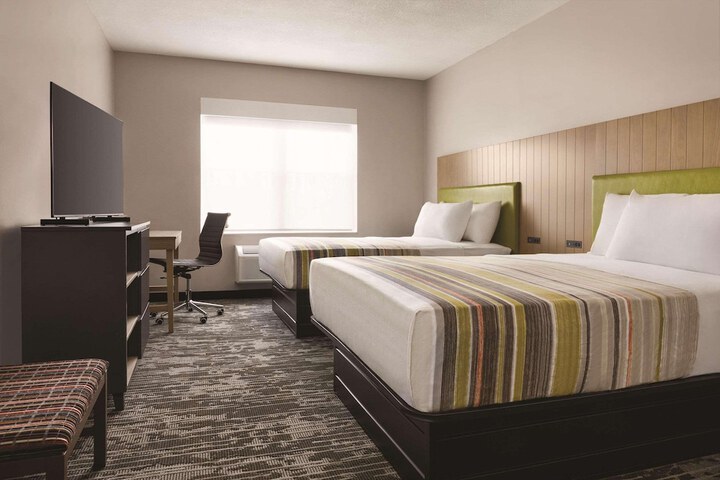 2 Queen Beds (5 of 5)