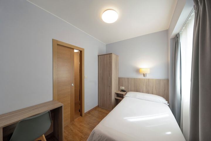 Room 9 of 38