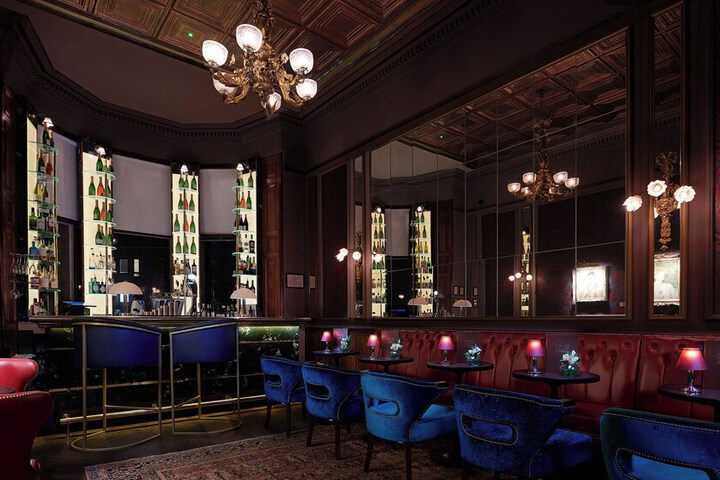 Lounge 42 of 60