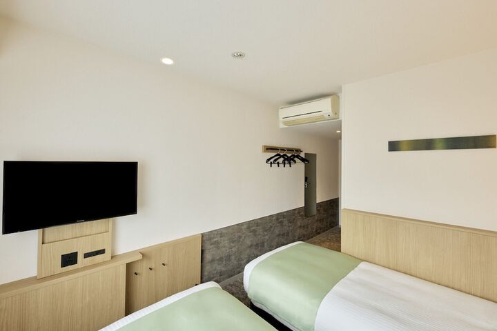 Room 12 of 35