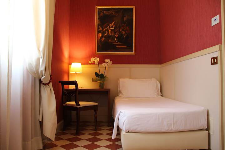 Room 18 of 180