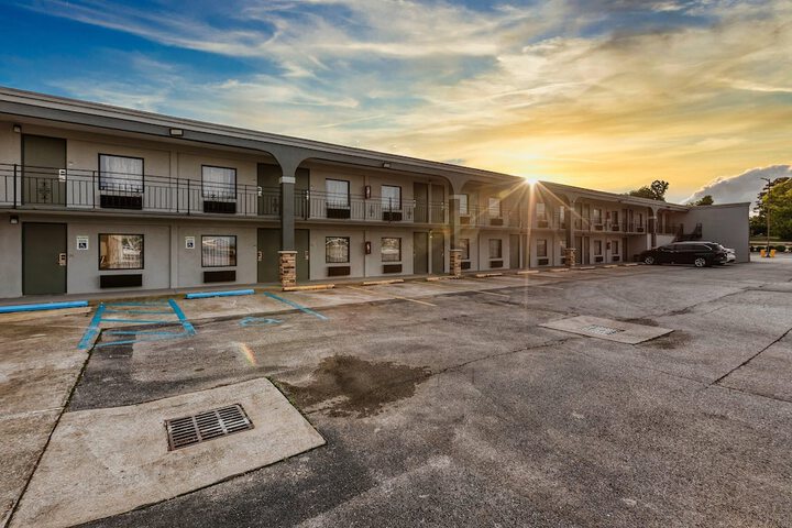 Hotel 74 of 81