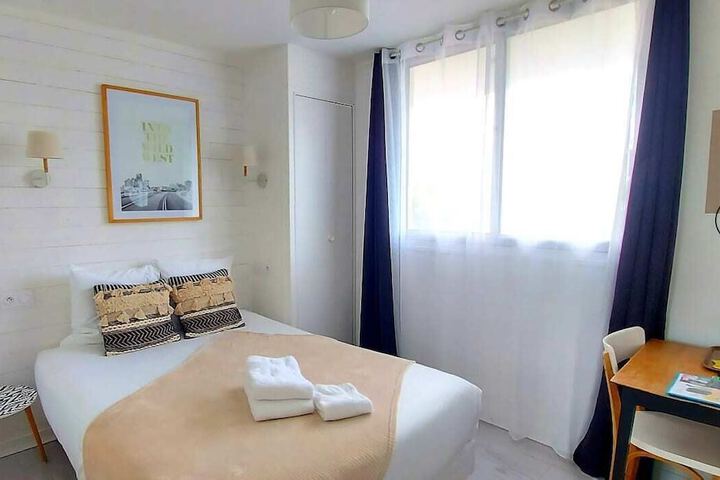 Room 12 of 20