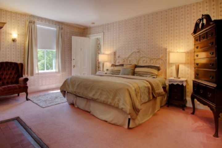 Room 156 of 408