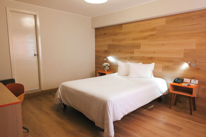 Room 33 of 104