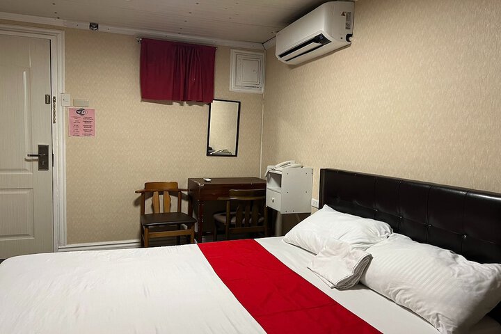 Room 8 of 26