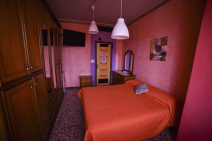 Room 23 of 34
