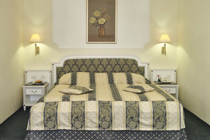 Room 15 of 64