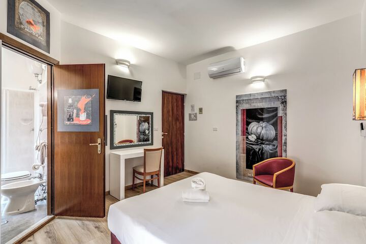 Room 84 of 121