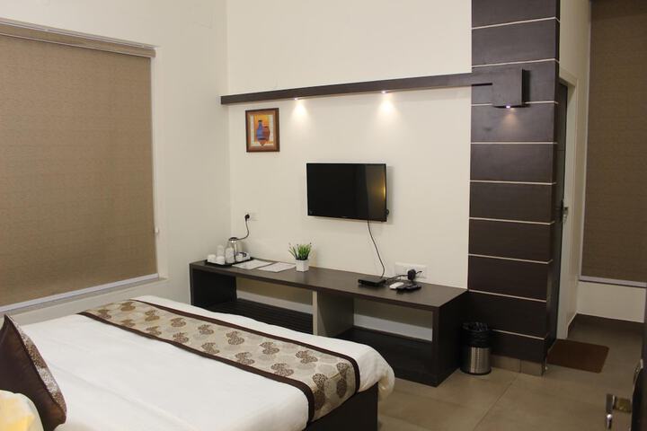 Room 9 of 53