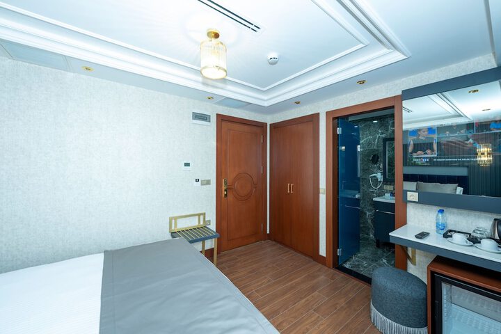 Room 70 of 144