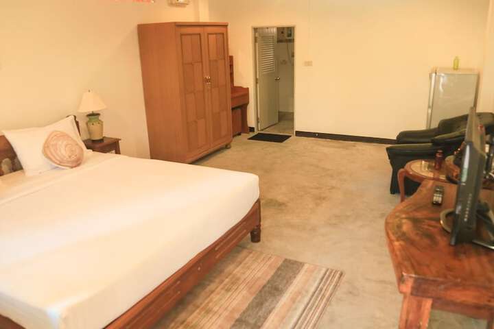 Room 6 of 72