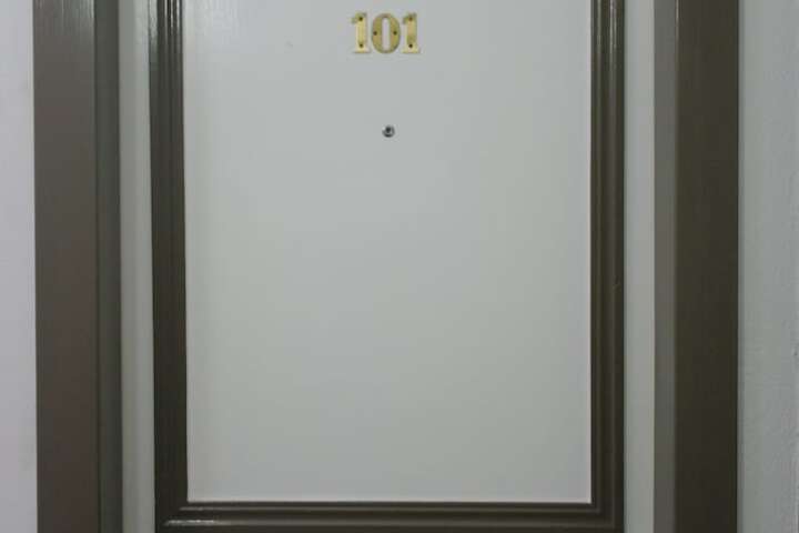 Room 11 of 85