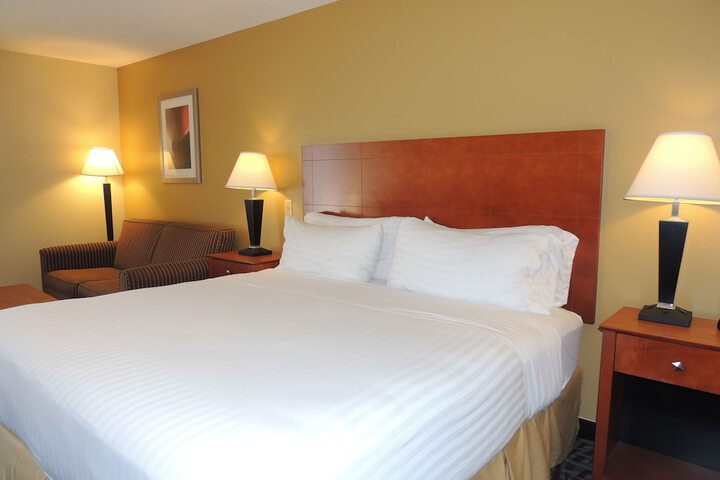 1 King Bed (35 of 38)