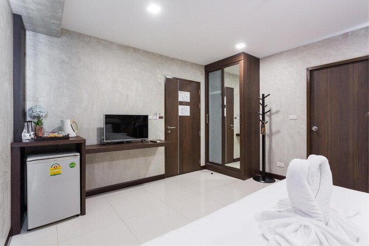 Room 27 of 64