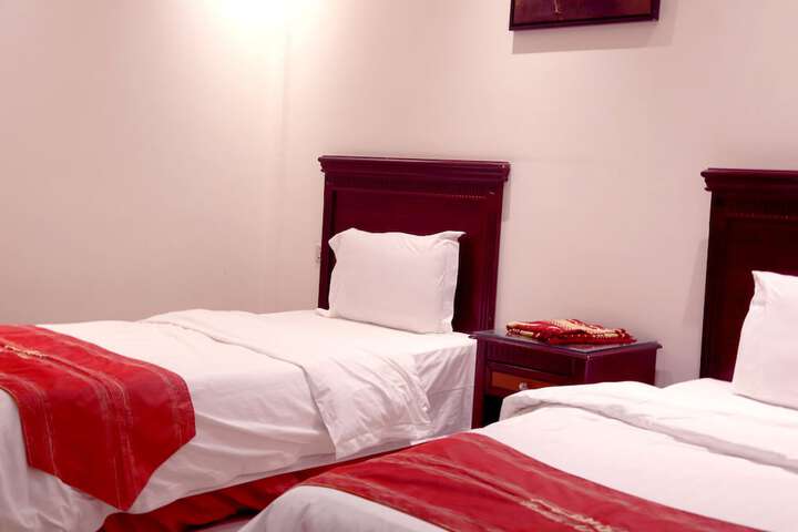 Room 8 of 9