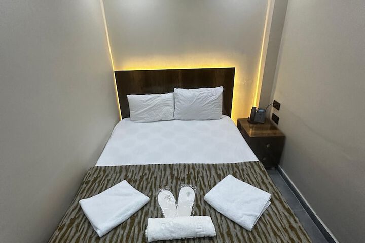 Room 9 of 40