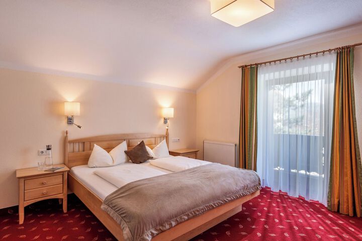 Room 15 of 77