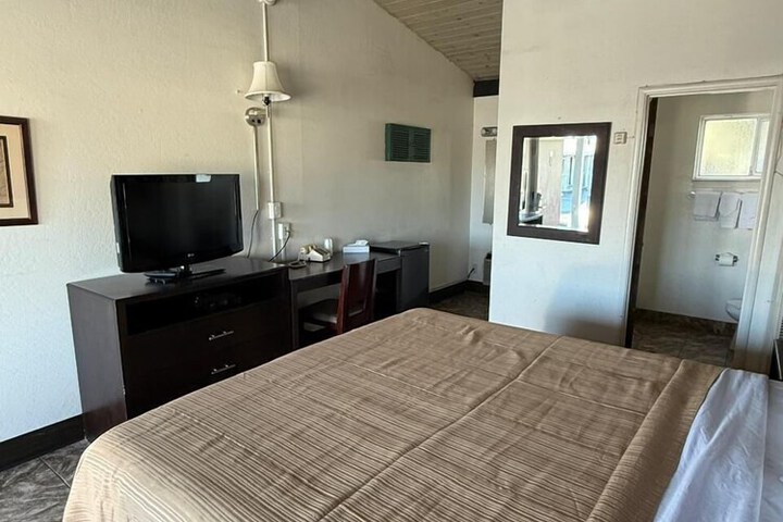 Room 15 of 23