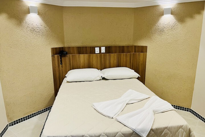 Room 4 of 14